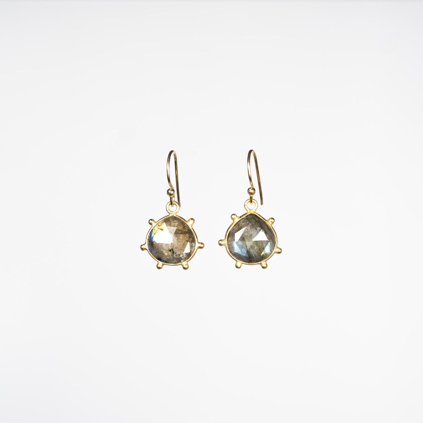 boucles d'oreilles or vermeil dormeuse pierre semi précieuse labradorite création joaillerie bijouterie paris bijoux femme