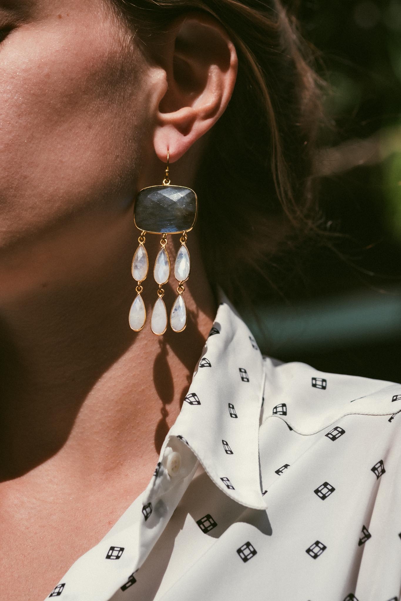 boucles d'oreilles or vermeil dormeuse pierre semi précieuse labradorite pierre de lune joaillerie création bijouterie paris bijoux femme