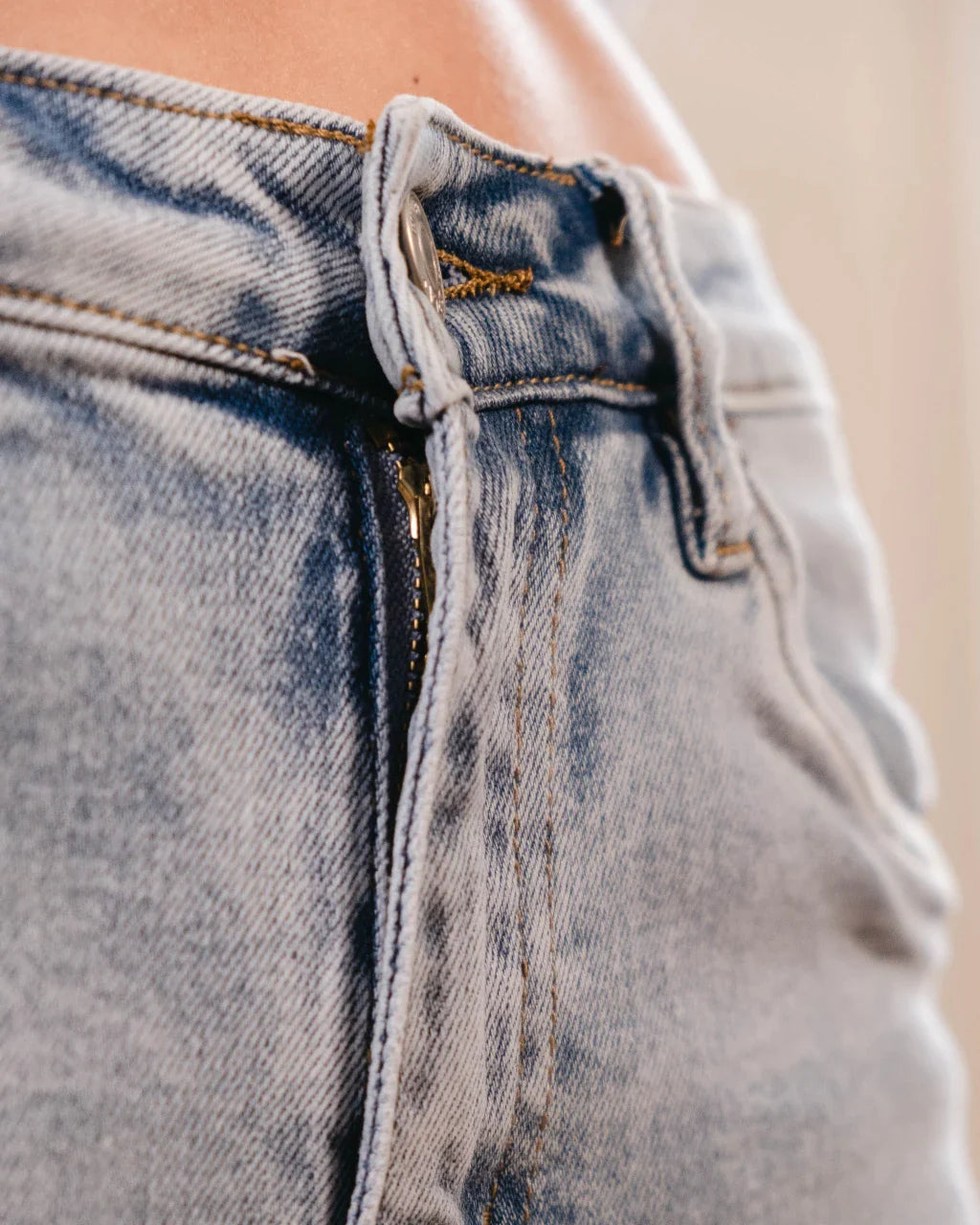 pantalon délavé femme jean brut création paris pret-à-porter vêtements femme