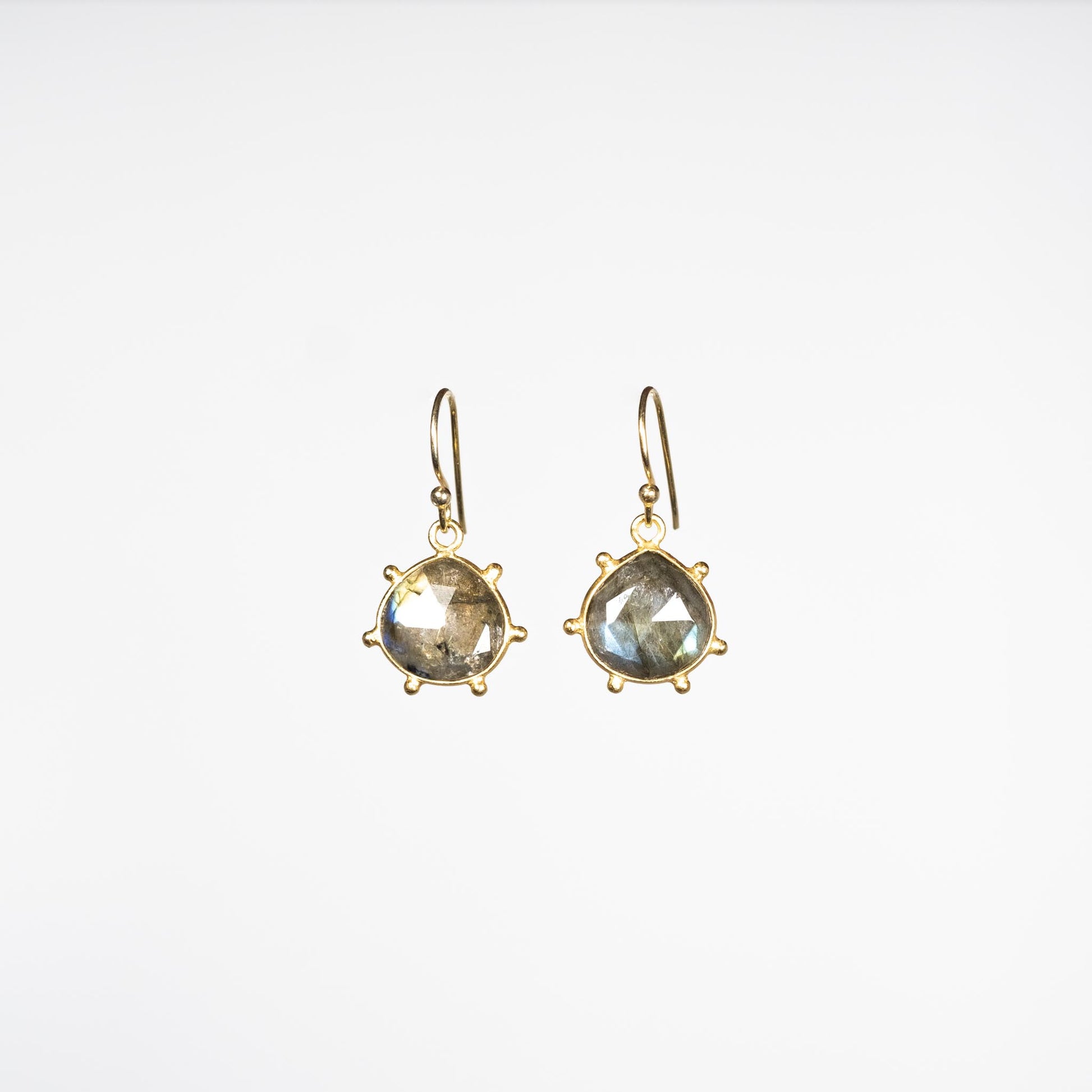 boucles d'oreilles or vermeil dormeuse pierre semi précieuse labradorite création joaillerie bijouterie paris bijoux femme