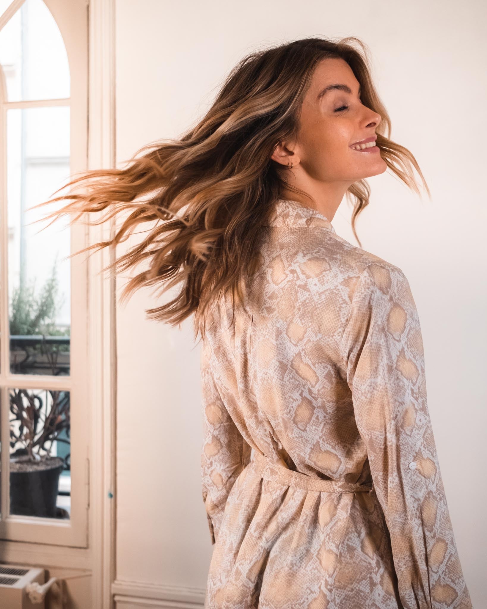 robe chemise blanche motif python vetement femme creation paris