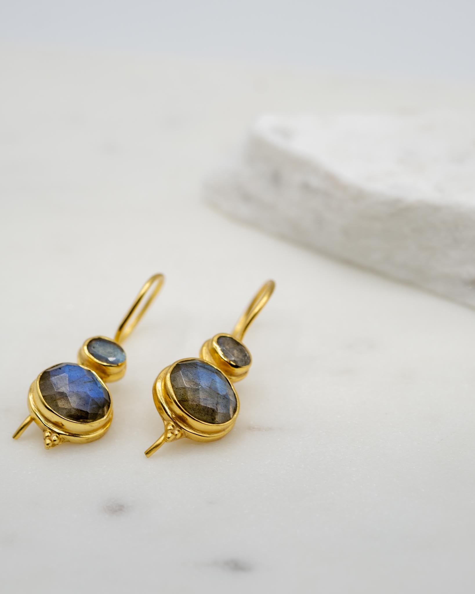 boucles d'oreilles or vermeil dormeuse pierre semi précieuse labradorite création joaillerie bijouterie paris bijoux femme